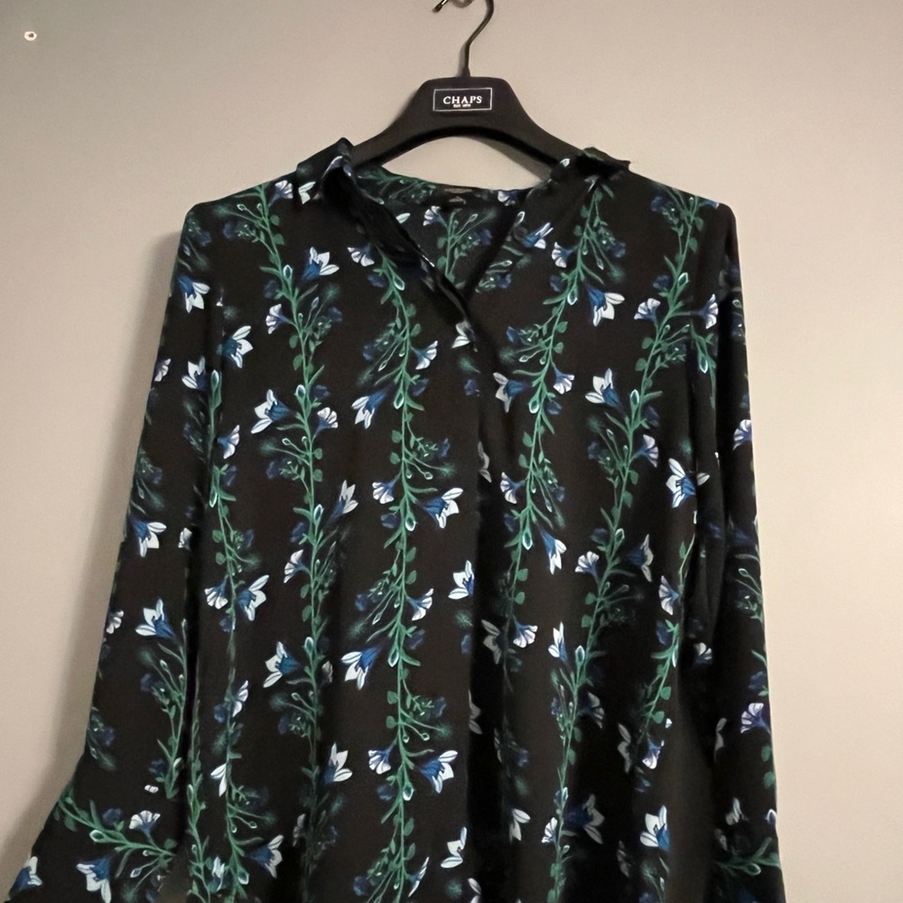 Ann Taylor LOFT Women’s Shirt - Size M
